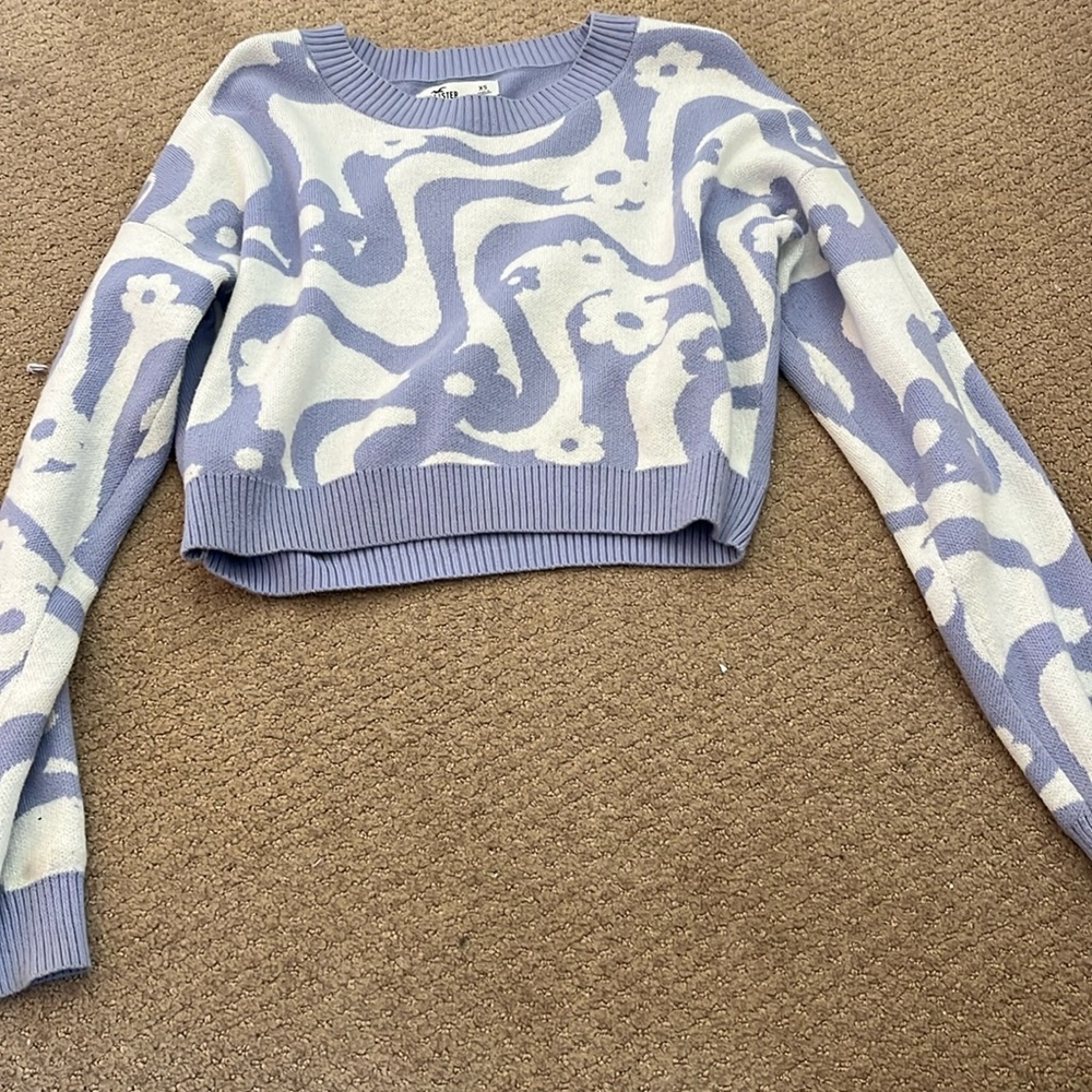 Hollister XS patterned sweater
